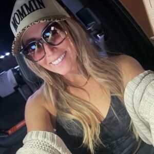 Meet your Posher, Posh